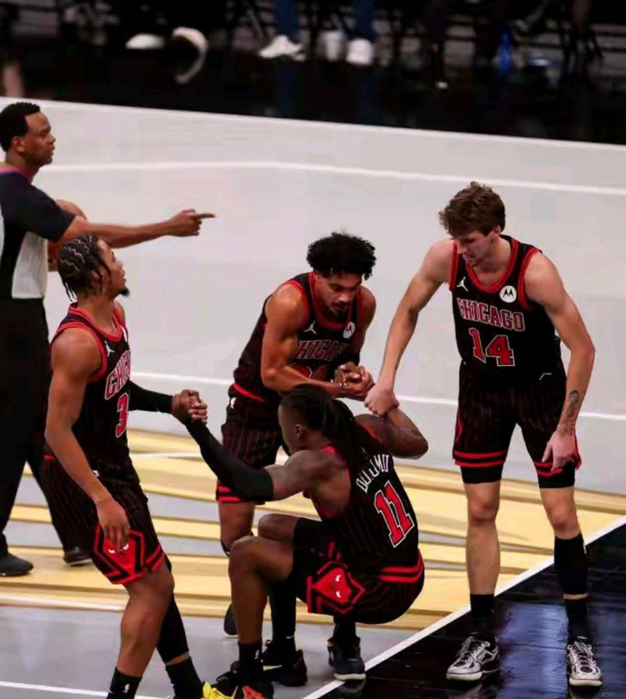 芝加哥公牛迎NBA季后赛关键赛,赛后远射贴柱,管理层满意,身体对抗强度拉满的简单介绍 芝加哥公牛迎NBA季后赛关键赛,赛后远射贴柱,管理层满意,身体对抗强度拉满的简单介绍