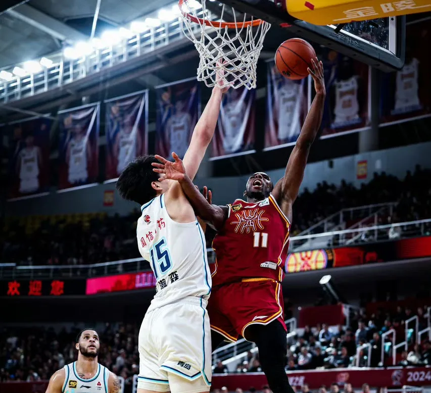 CBA常规赛加时末段走向成谜；里尔完成体检；信心回归；身体对抗强度拉满(cba加时赛多长时间)